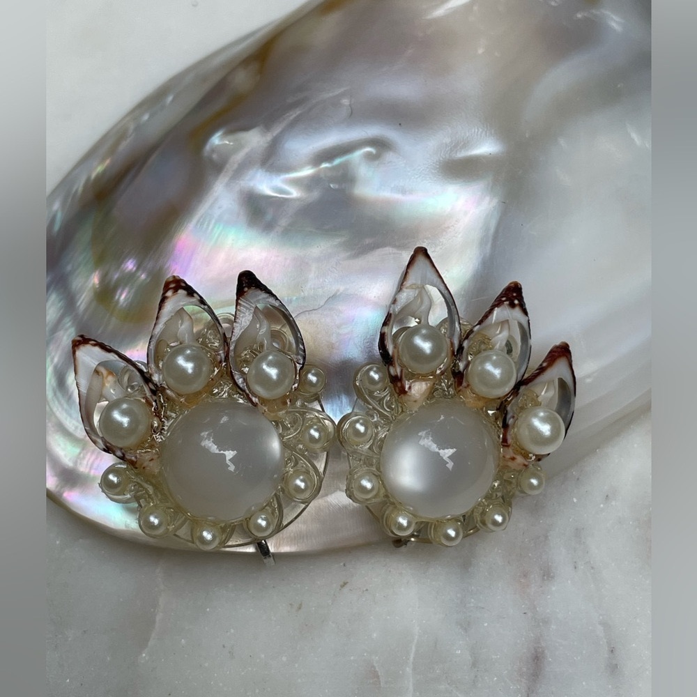 NIB Vintage Sea Shell 🐚 Clup On Earribgs/ Retro Pin-Up Style/Kitschy Sea Shells